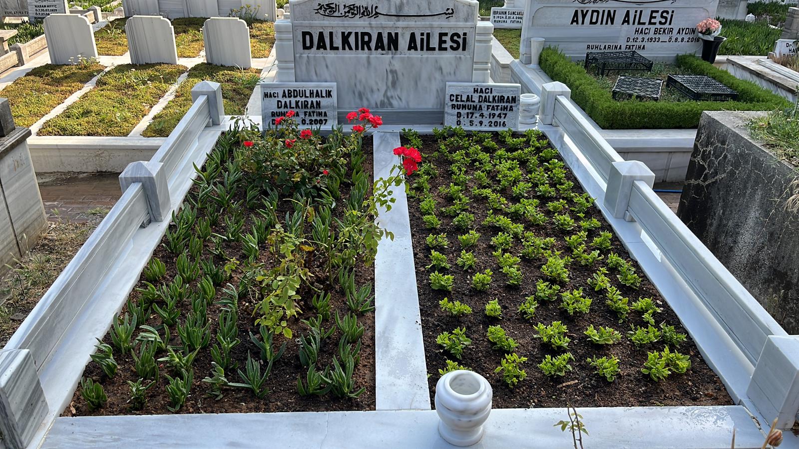 Mezar çiçeklendirme - Dalkıran ailesi